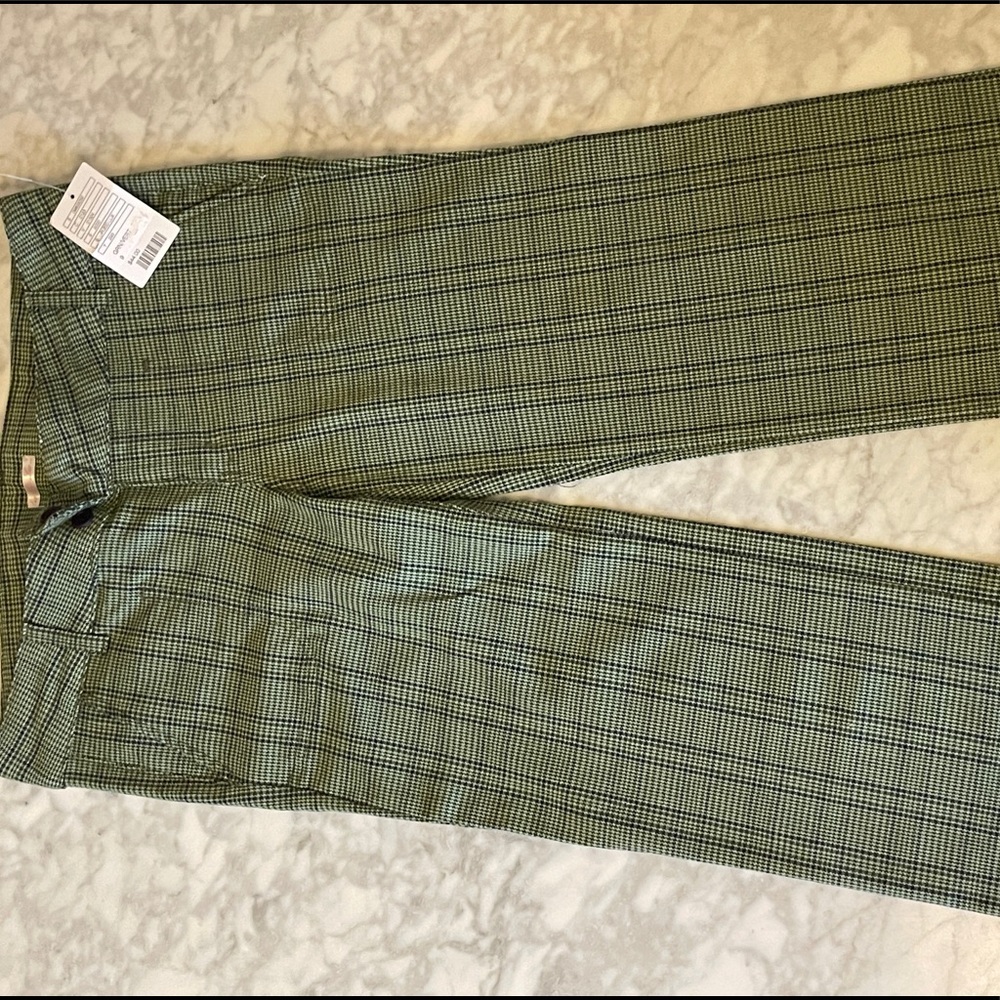 NWT CROPPED PANT IN SIZE 9 FROM BRAND LUX LUX LUX (FROM URBAN OUTFITTERS).